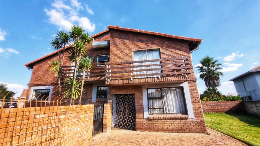 7 Bedroom Property for Sale in Dalpark Ext 1 Gauteng