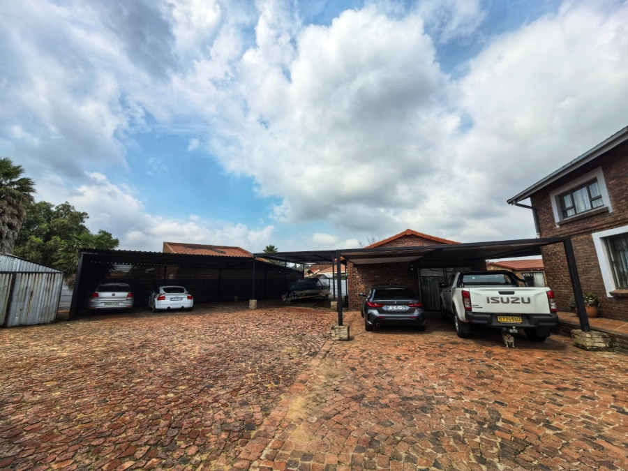 7 Bedroom Property for Sale in Dalpark Ext 1 Gauteng