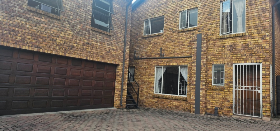 4 Bedroom Property for Sale in Amberfield Gauteng