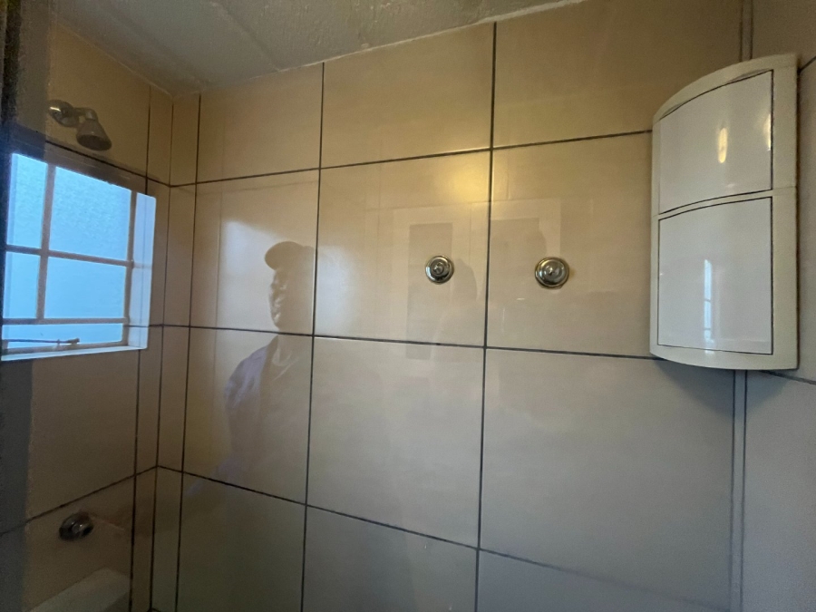 2 Bedroom Property for Sale in Groenkloof Gauteng