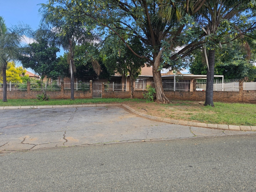 5 Bedroom Property for Sale in Montana Gauteng