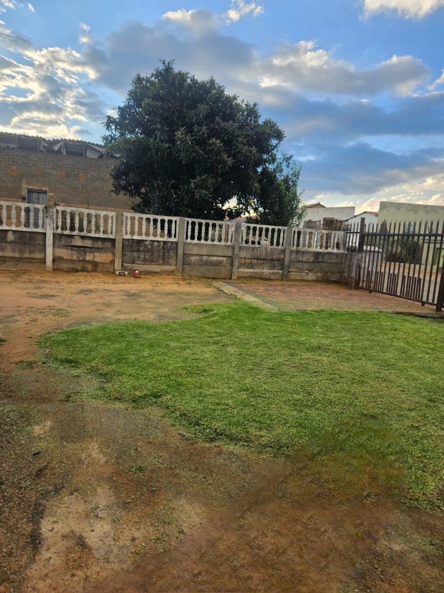 2 Bedroom Property for Sale in Chief A. Luthuli Park Gauteng
