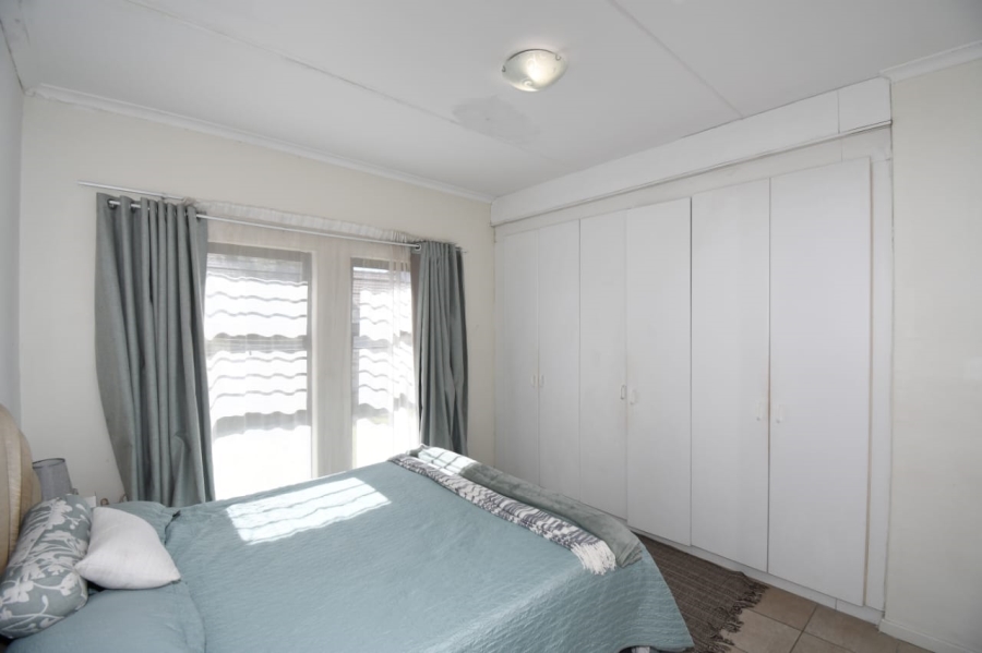 2 Bedroom Property for Sale in Broadacres Gauteng