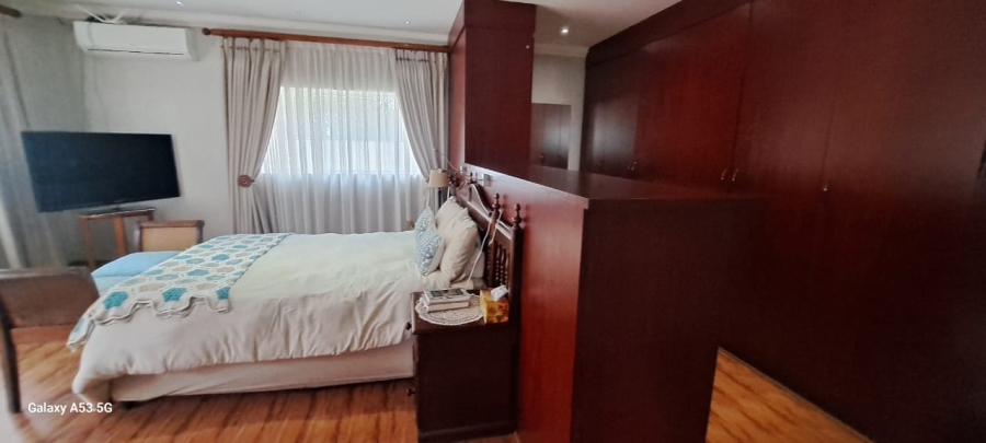 7 Bedroom Property for Sale in Waverley Gauteng