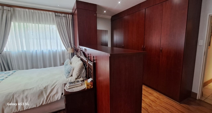 7 Bedroom Property for Sale in Waverley Gauteng