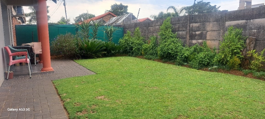 7 Bedroom Property for Sale in Waverley Gauteng