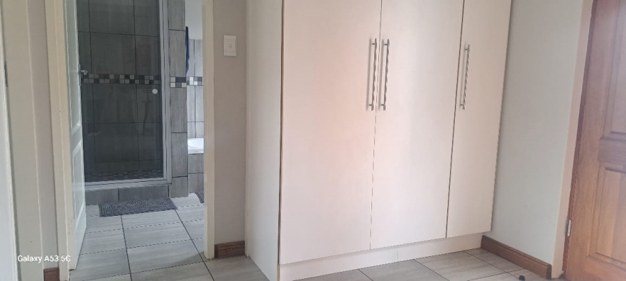 7 Bedroom Property for Sale in Waverley Gauteng
