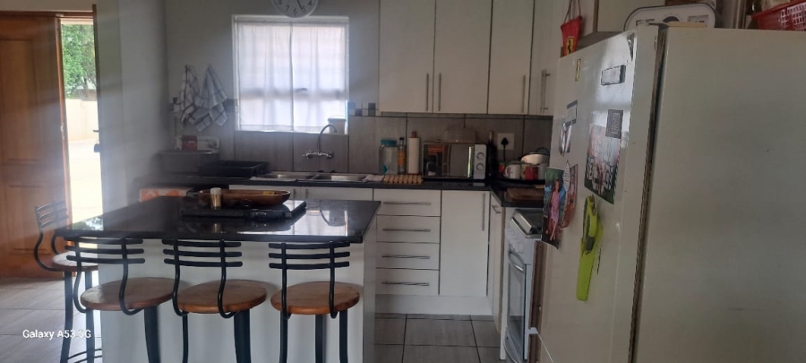 7 Bedroom Property for Sale in Waverley Gauteng