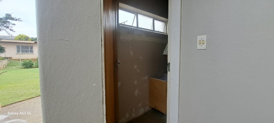 7 Bedroom Property for Sale in Waverley Gauteng