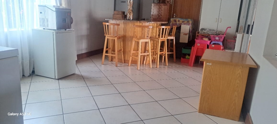 7 Bedroom Property for Sale in Waverley Gauteng