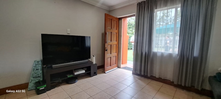 7 Bedroom Property for Sale in Waverley Gauteng