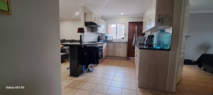 7 Bedroom Property for Sale in Waverley Gauteng