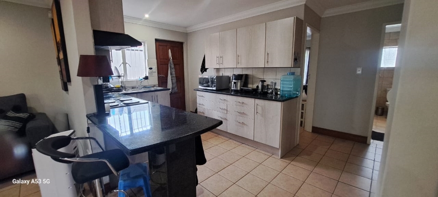 7 Bedroom Property for Sale in Waverley Gauteng