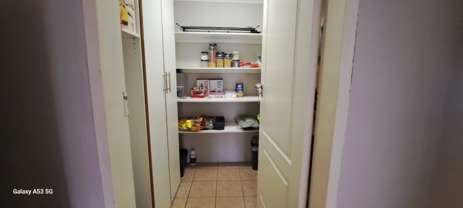 7 Bedroom Property for Sale in Waverley Gauteng