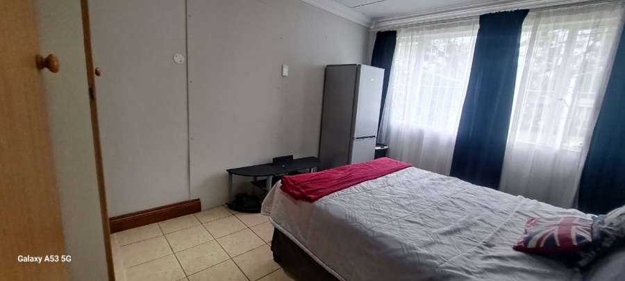 7 Bedroom Property for Sale in Waverley Gauteng