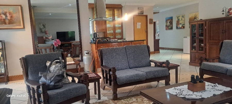 7 Bedroom Property for Sale in Waverley Gauteng