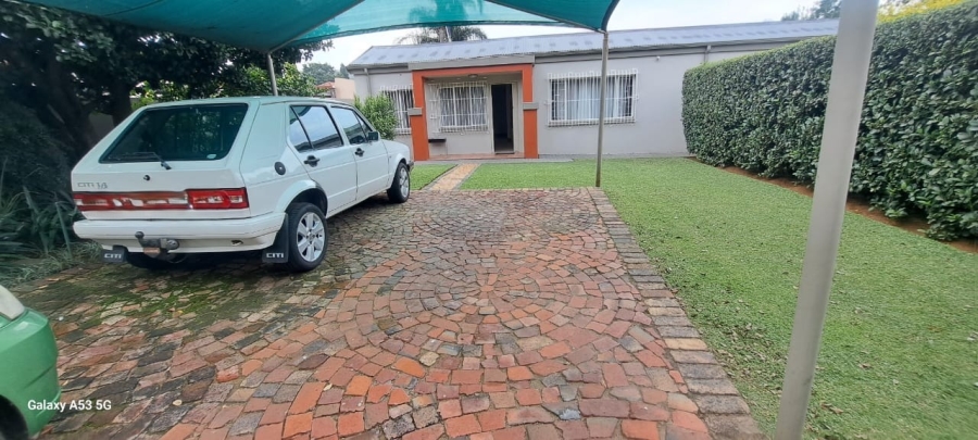 7 Bedroom Property for Sale in Waverley Gauteng