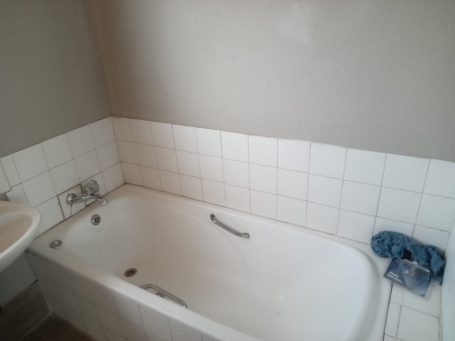 2 Bedroom Property for Sale in Roodekop Gauteng