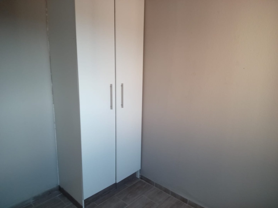 2 Bedroom Property for Sale in Roodekop Gauteng