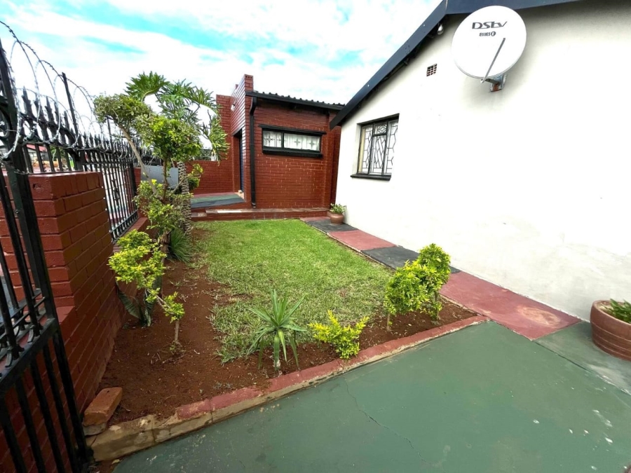 5 Bedroom Property for Sale in Soshanguve H Gauteng