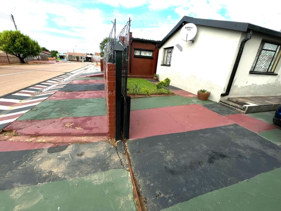 5 Bedroom Property for Sale in Soshanguve H Gauteng