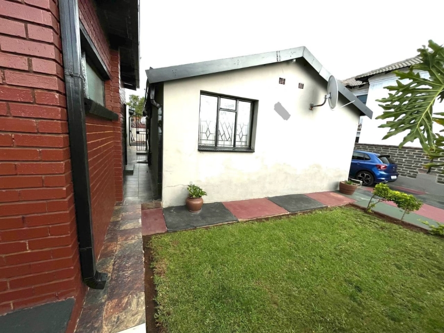 5 Bedroom Property for Sale in Soshanguve H Gauteng