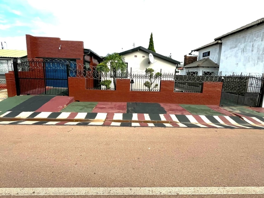 5 Bedroom Property for Sale in Soshanguve H Gauteng