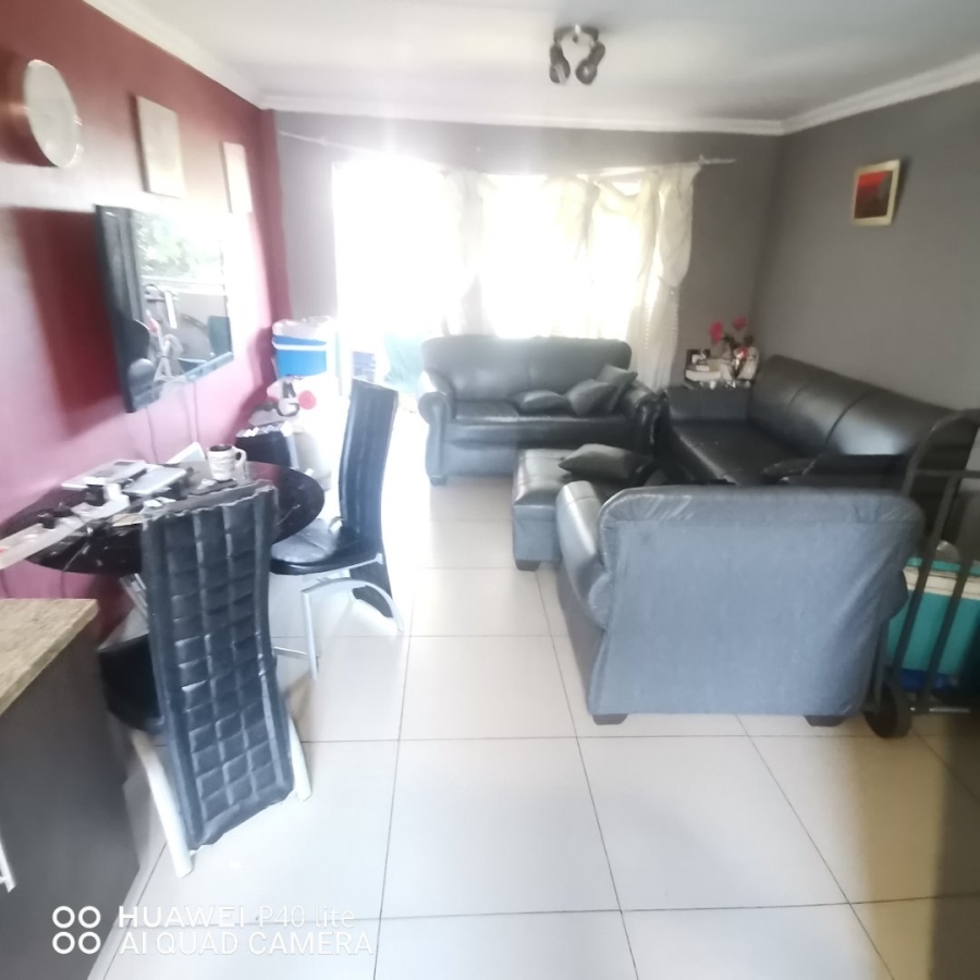 2 Bedroom Property for Sale in Pretoria North Gauteng