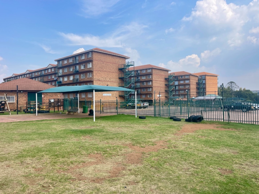 3 Bedroom Property for Sale in Die Hoewes Gauteng