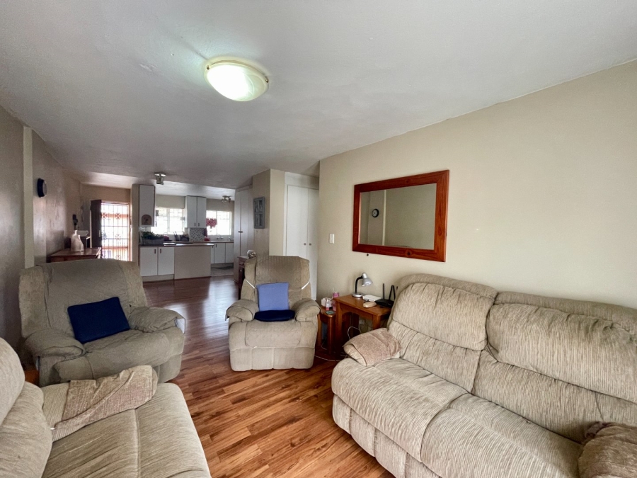 3 Bedroom Property for Sale in Die Hoewes Gauteng