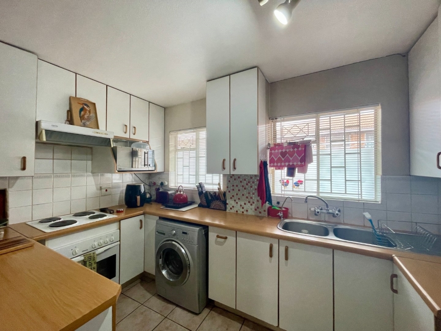 3 Bedroom Property for Sale in Die Hoewes Gauteng