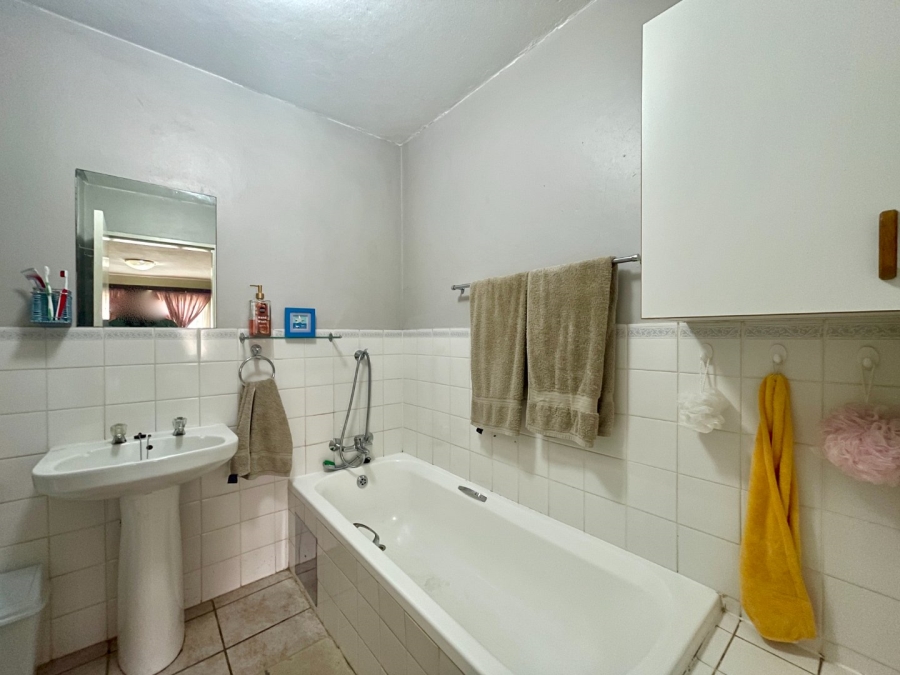 3 Bedroom Property for Sale in Die Hoewes Gauteng