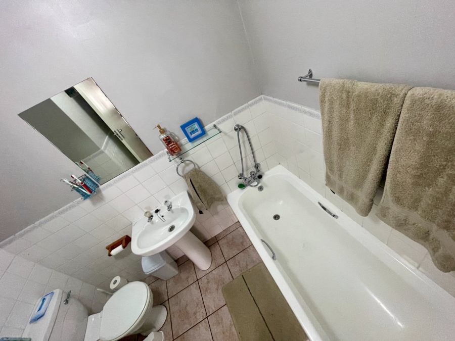 3 Bedroom Property for Sale in Die Hoewes Gauteng