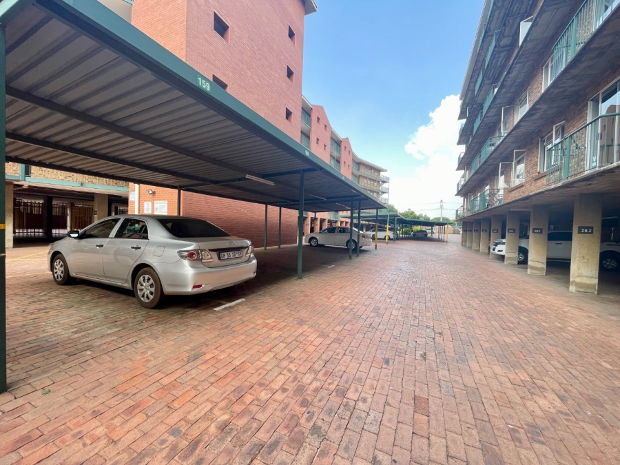 3 Bedroom Property for Sale in Die Hoewes Gauteng