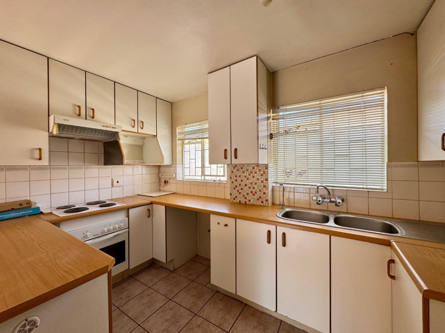 3 Bedroom Property for Sale in Die Hoewes Gauteng