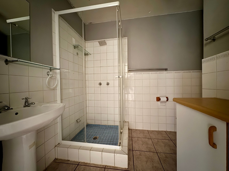 3 Bedroom Property for Sale in Die Hoewes Gauteng