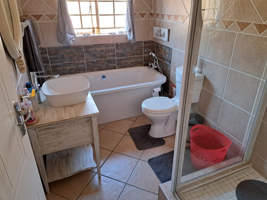 3 Bedroom Property for Sale in Sinoville Gauteng