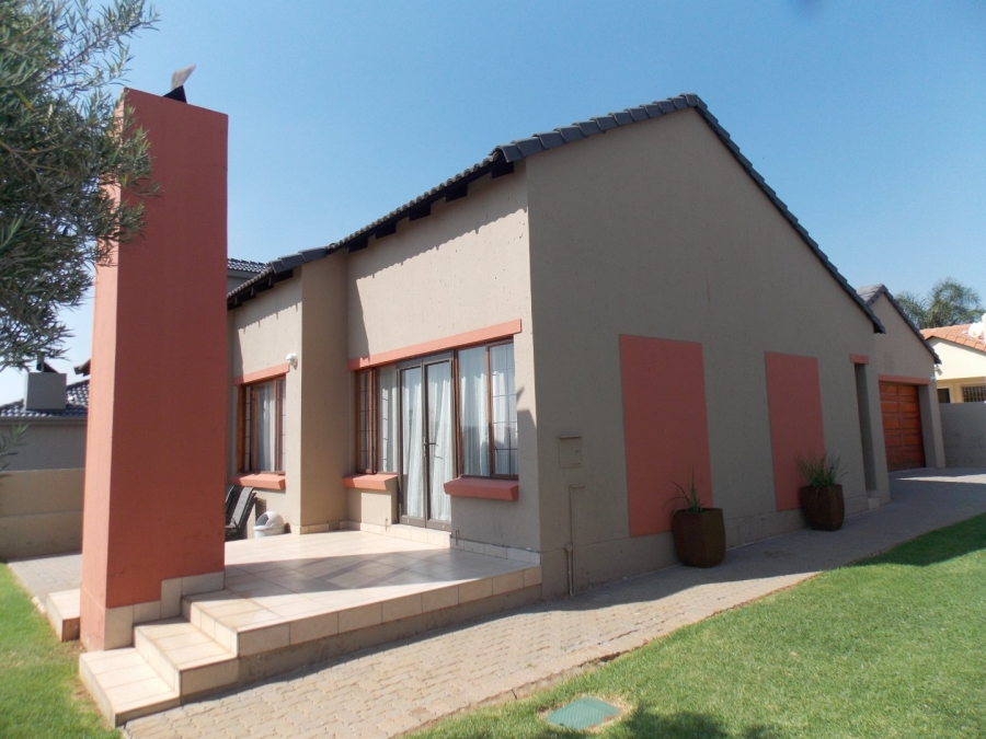 3 Bedroom Property for Sale in Thatchfield Estate Gauteng