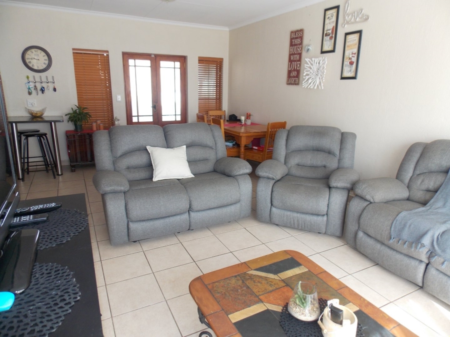 3 Bedroom Property for Sale in Thatchfield Estate Gauteng