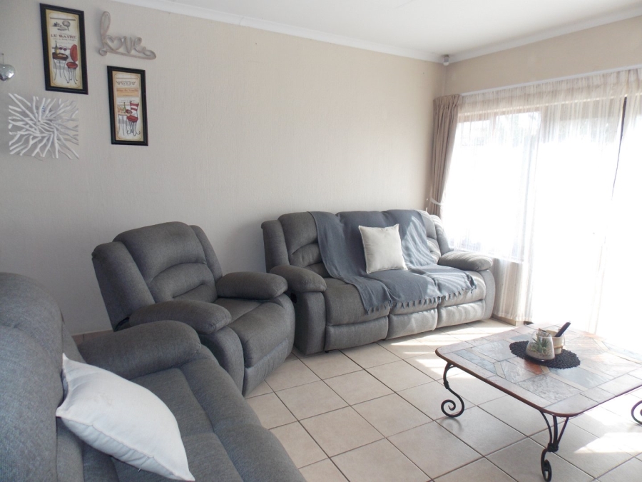 3 Bedroom Property for Sale in Thatchfield Estate Gauteng