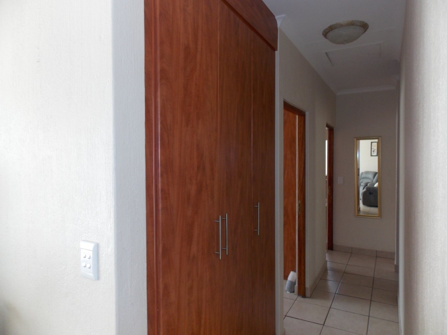 3 Bedroom Property for Sale in Thatchfield Estate Gauteng