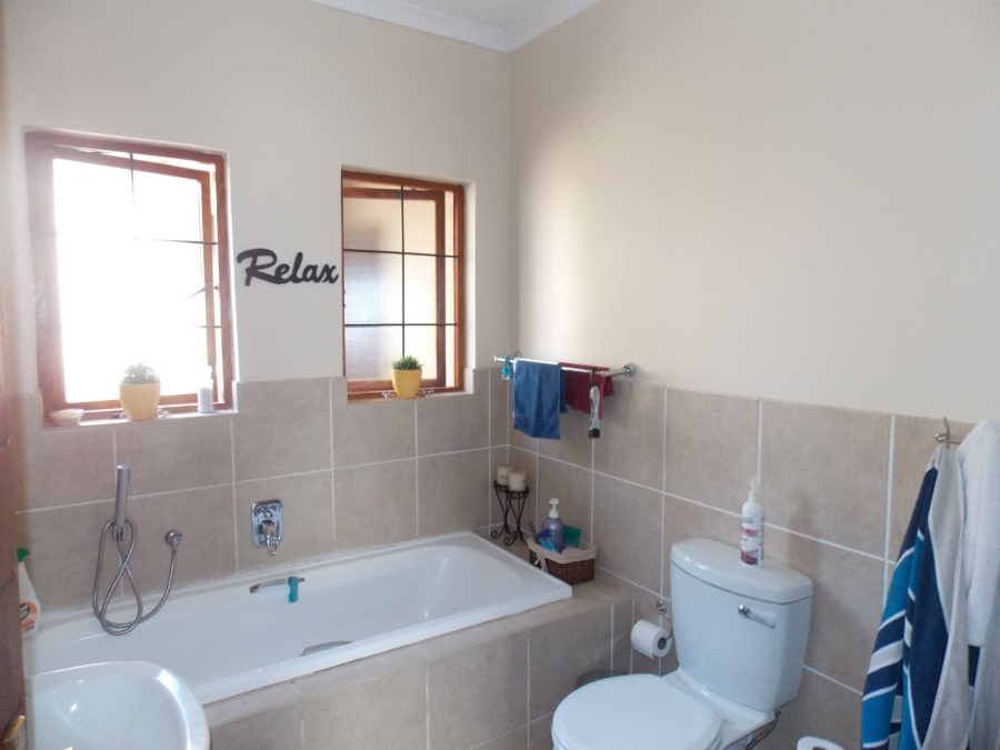 3 Bedroom Property for Sale in Thatchfield Estate Gauteng
