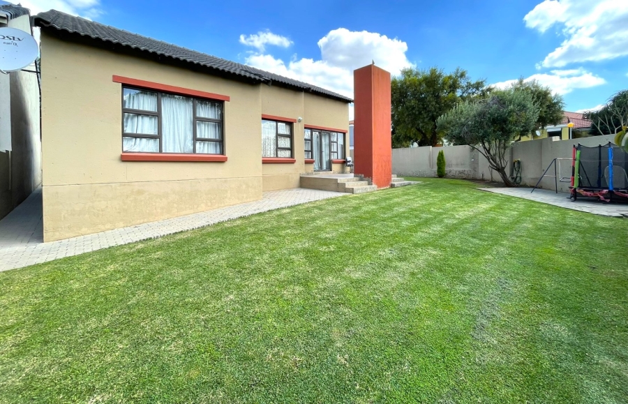 3 Bedroom Property for Sale in Thatchfield Estate Gauteng