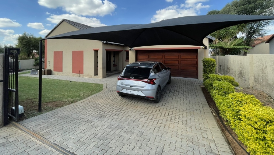 3 Bedroom Property for Sale in Thatchfield Estate Gauteng