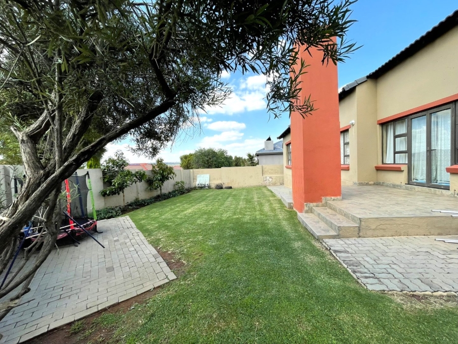 3 Bedroom Property for Sale in Thatchfield Estate Gauteng