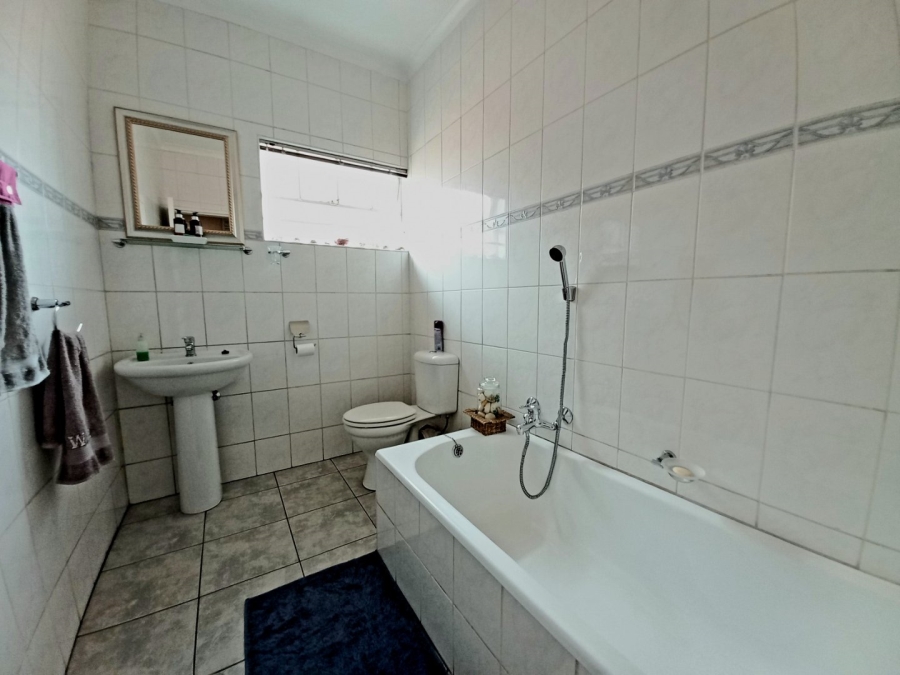 3 Bedroom Property for Sale in Harmelia Gauteng
