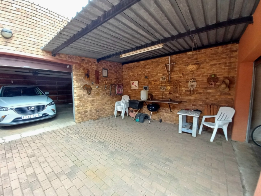 3 Bedroom Property for Sale in Harmelia Gauteng