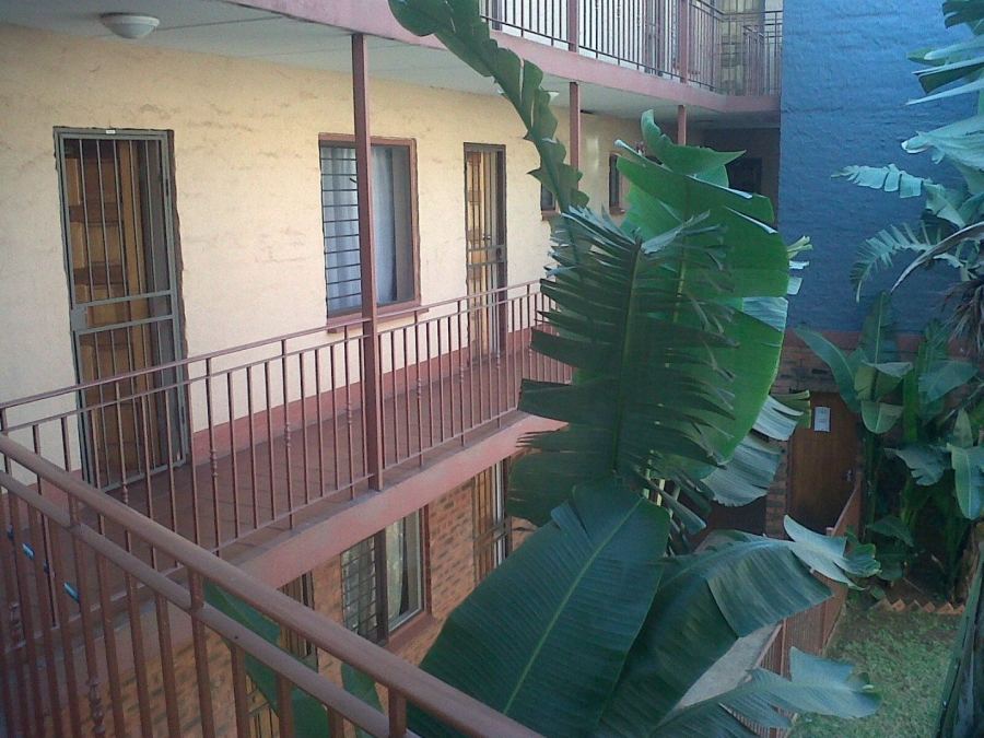 To Let 1 Bedroom Property for Rent in Riviera Gauteng