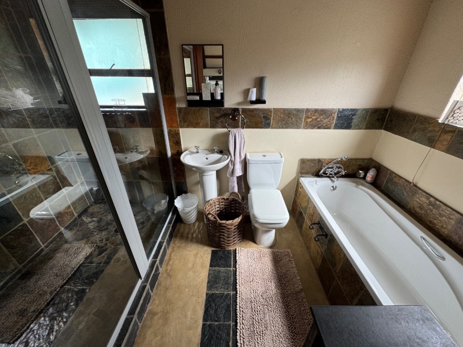 3 Bedroom Property for Sale in Glen Marais Gauteng