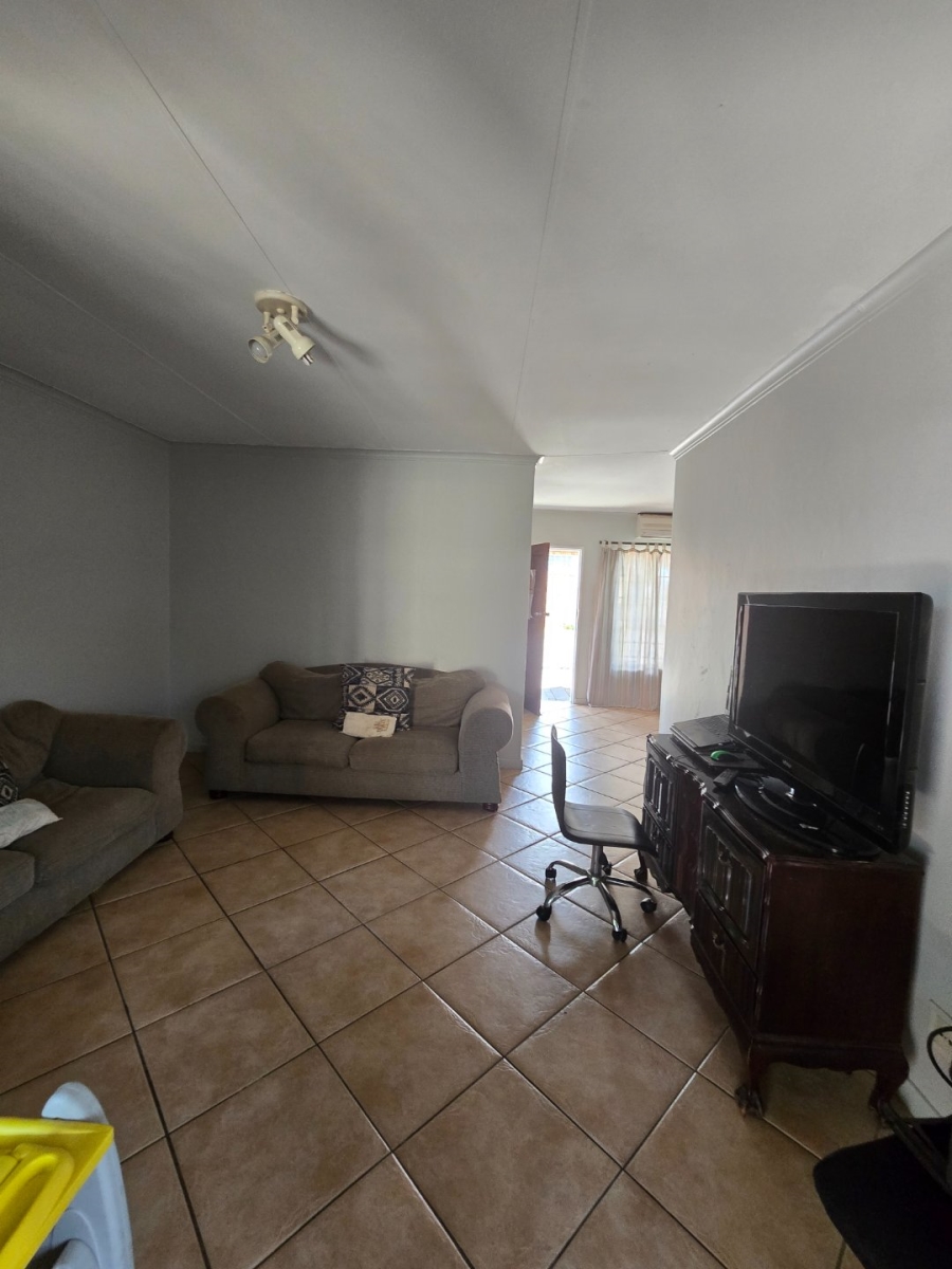 2 Bedroom Property for Sale in Rooihuiskraal North Gauteng